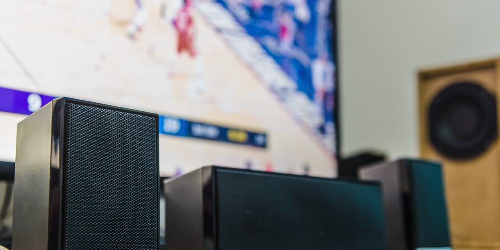 采用什么设备来改善电视的声音?